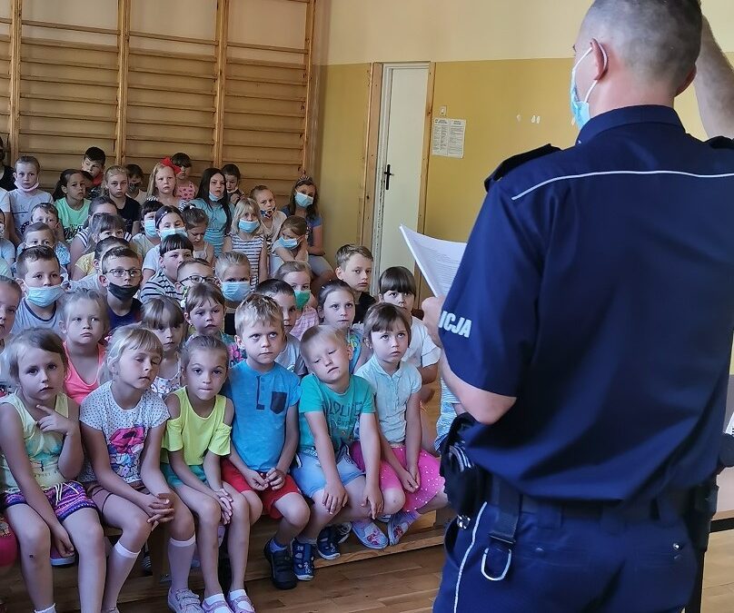 Spotkanie z policjantem “Bezpieczne wakacje”
